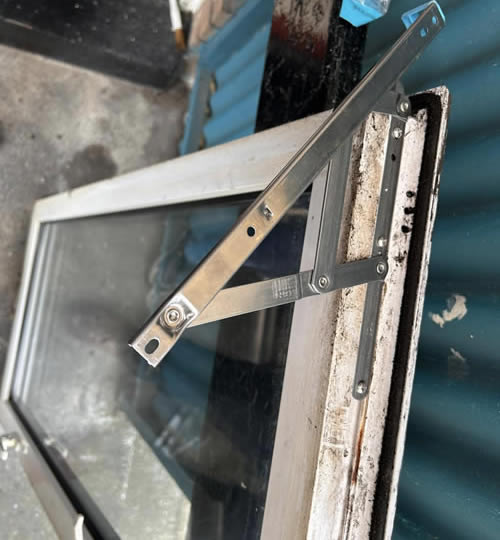Atherton upvc window hinge fixed and back working
